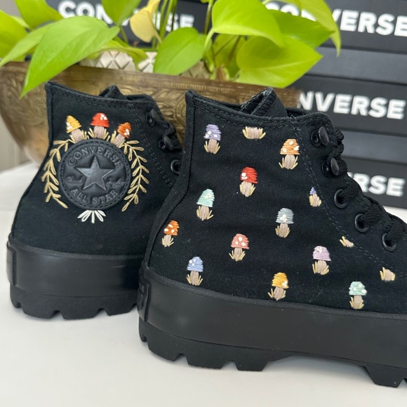 Hand Embroidered Converse High-tops - lugged sole - size 9w - Picture 5 of 11